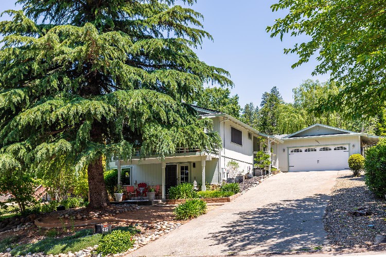 2843 Camino Heights Dr, Camino, CA  95709-9512